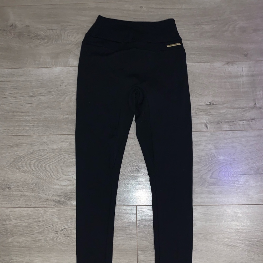 WHITNEY SIMMONS GYMSHARK BLACK LEGGINGS